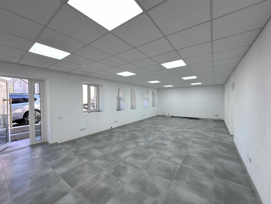 Продаж приміщення 1 поверх центр