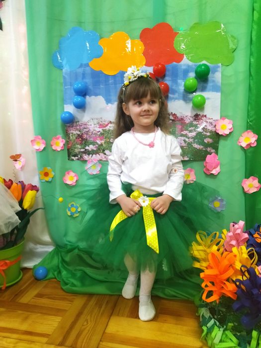 Спідниця ромашки  і плаття сніжинки на прокат