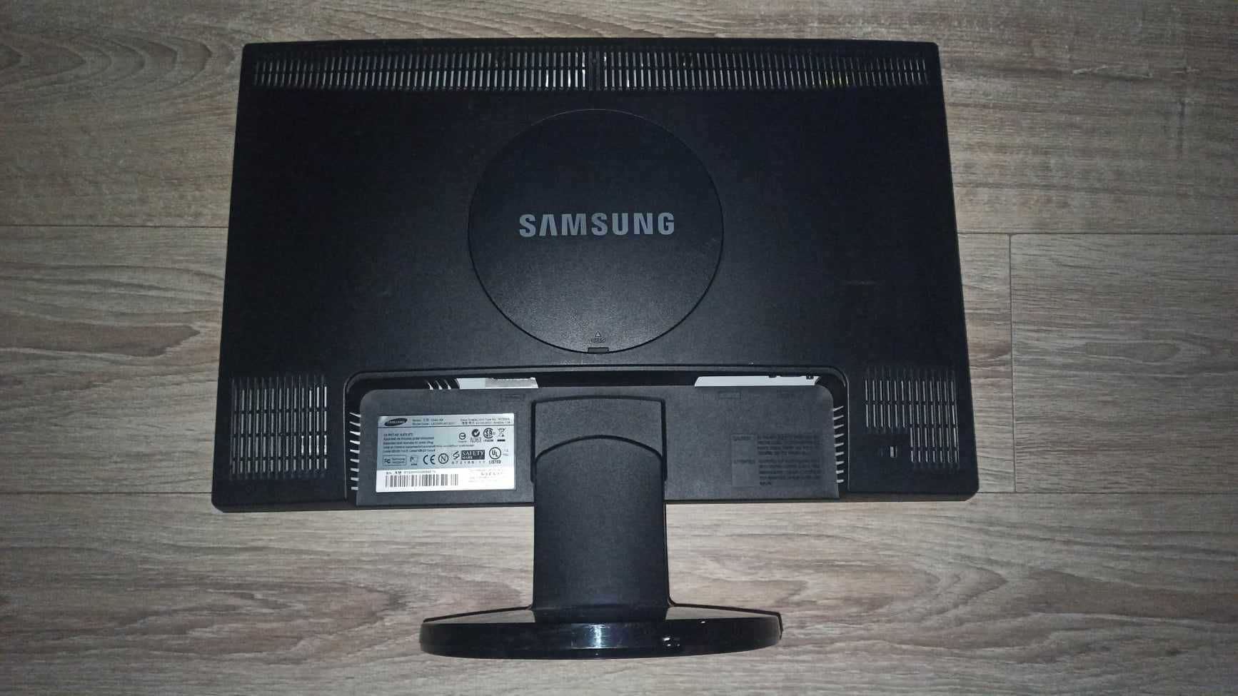 Monitory Samsung, LG 3 sztuki