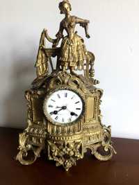 Stary zegar stojący odlany z mosiądzu dla amatora