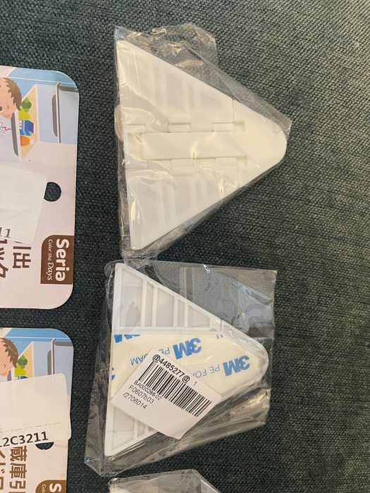 Захист від дітей для тумбочок, шаф, холодильника, шухляд