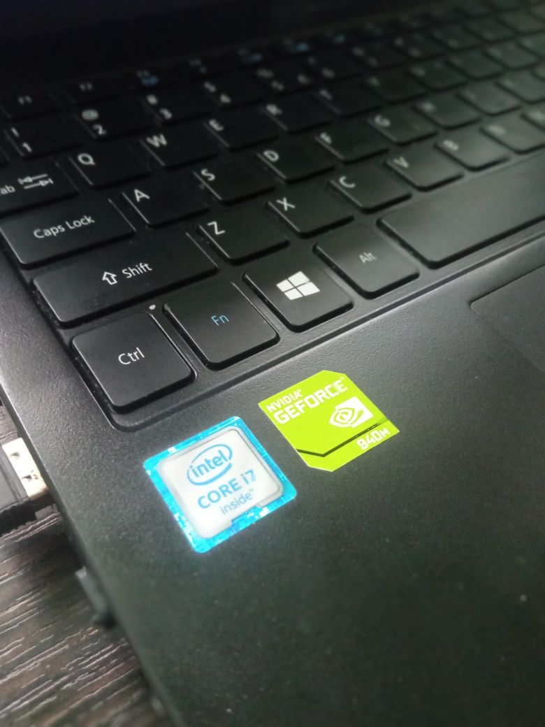 Ноутбук Acer TravelMate для роботи, навчання