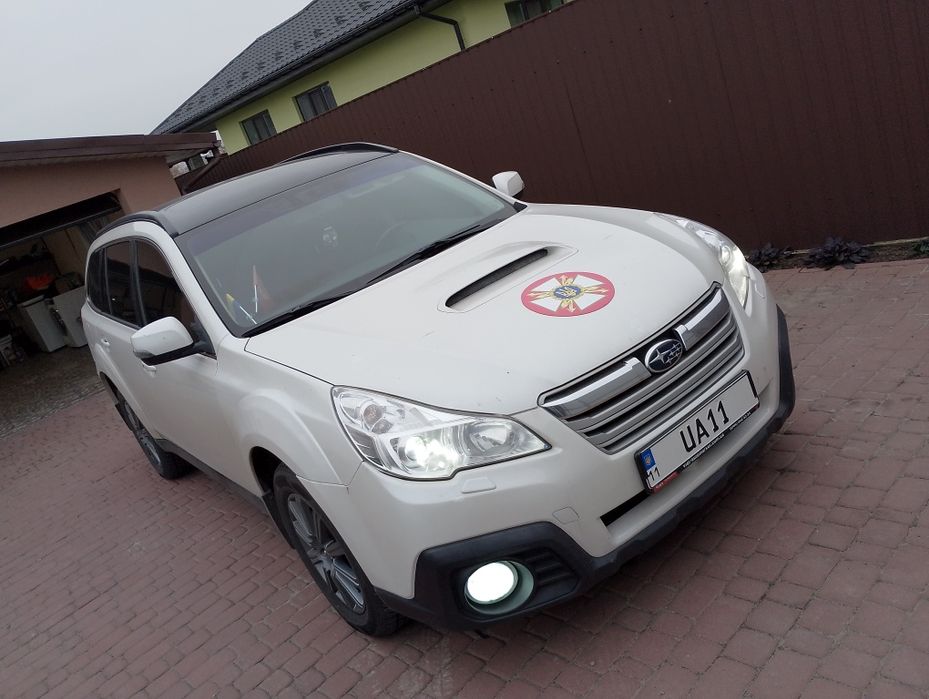 Subaru Outbeck на повному ходу. Єкономна