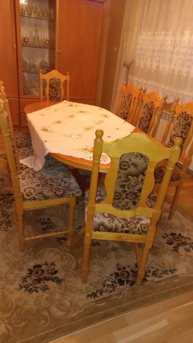 Rozsuwany stół z krzesłami