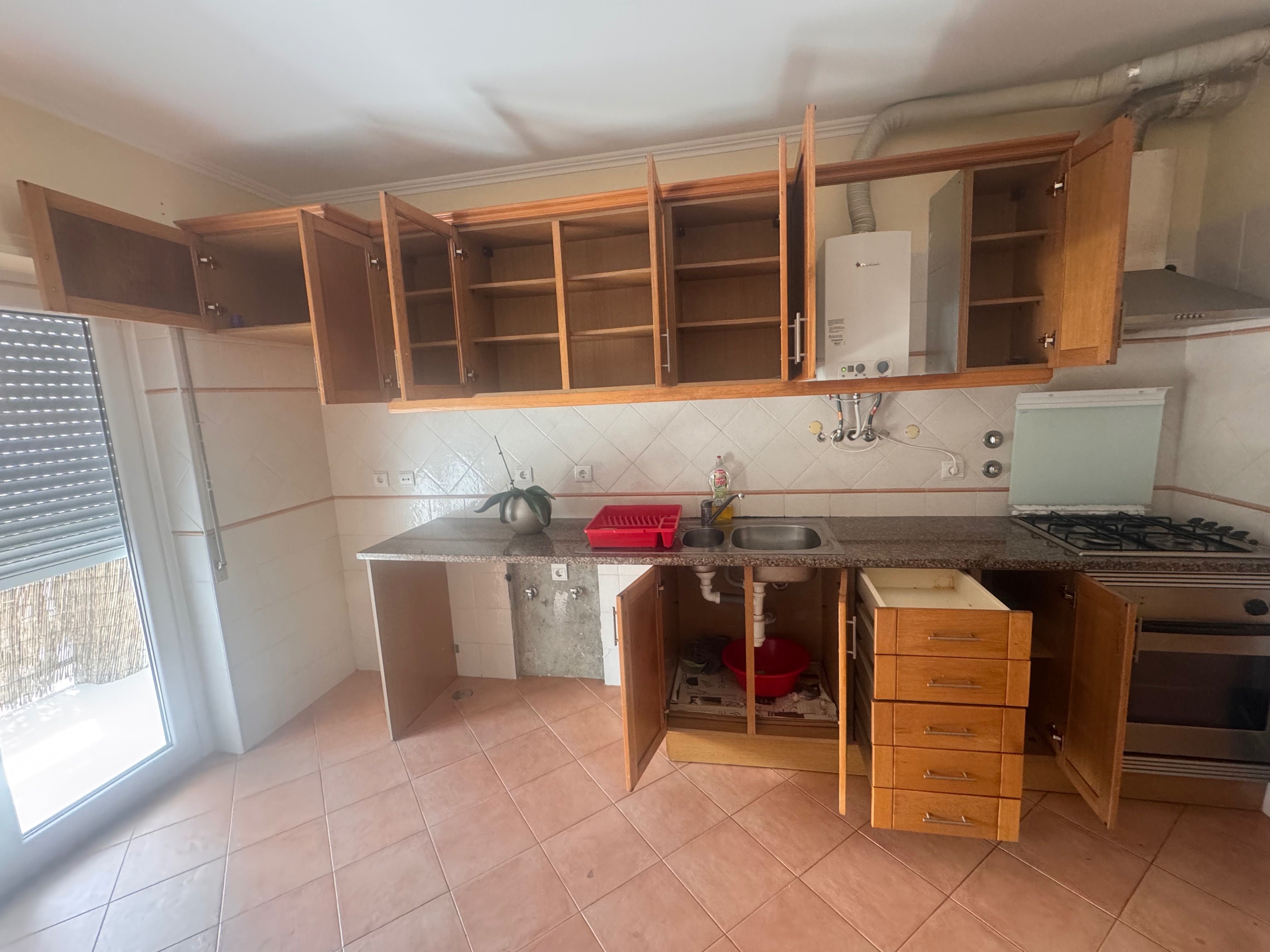 Móveis de Cozinha em Madeira de Carvalho – Bom Estado