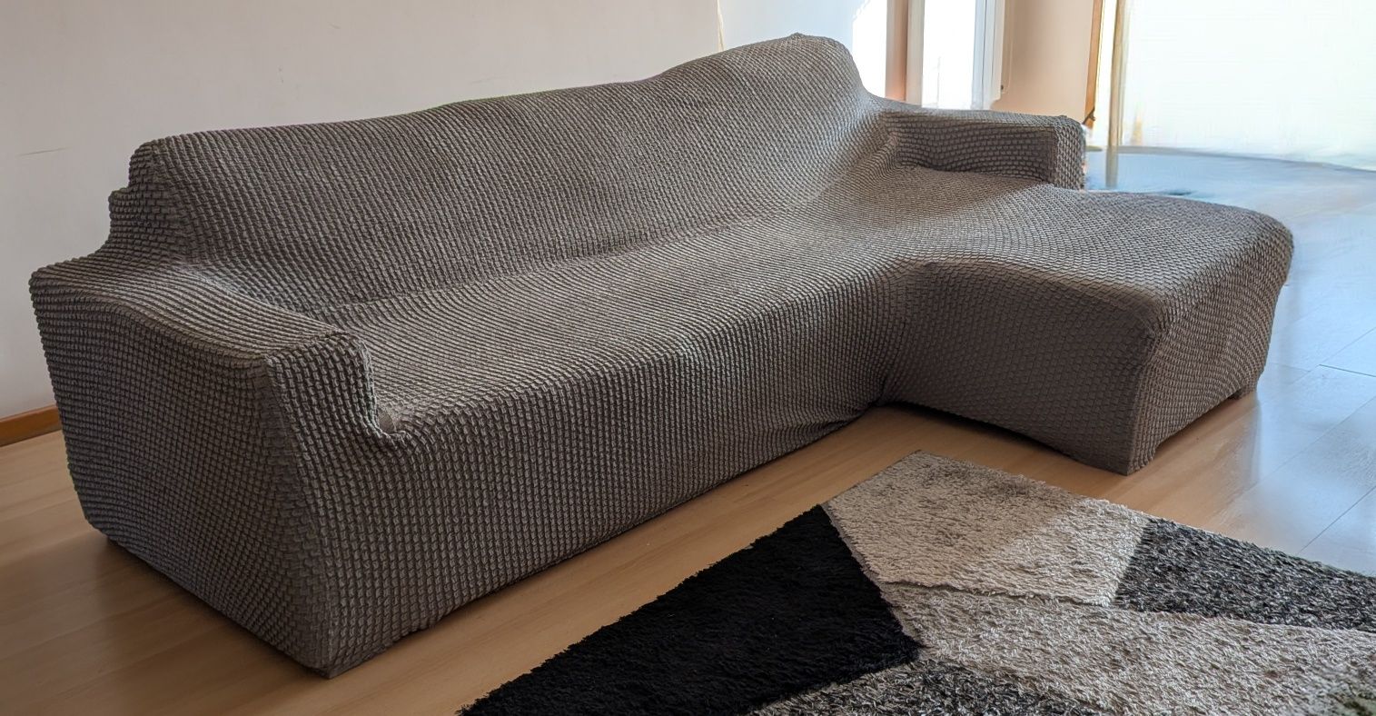 Sofá-cama de canto com chaise longe.