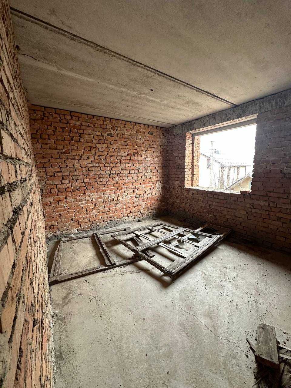 Продається будинок в с. Угринів дуже вигідна ціна.