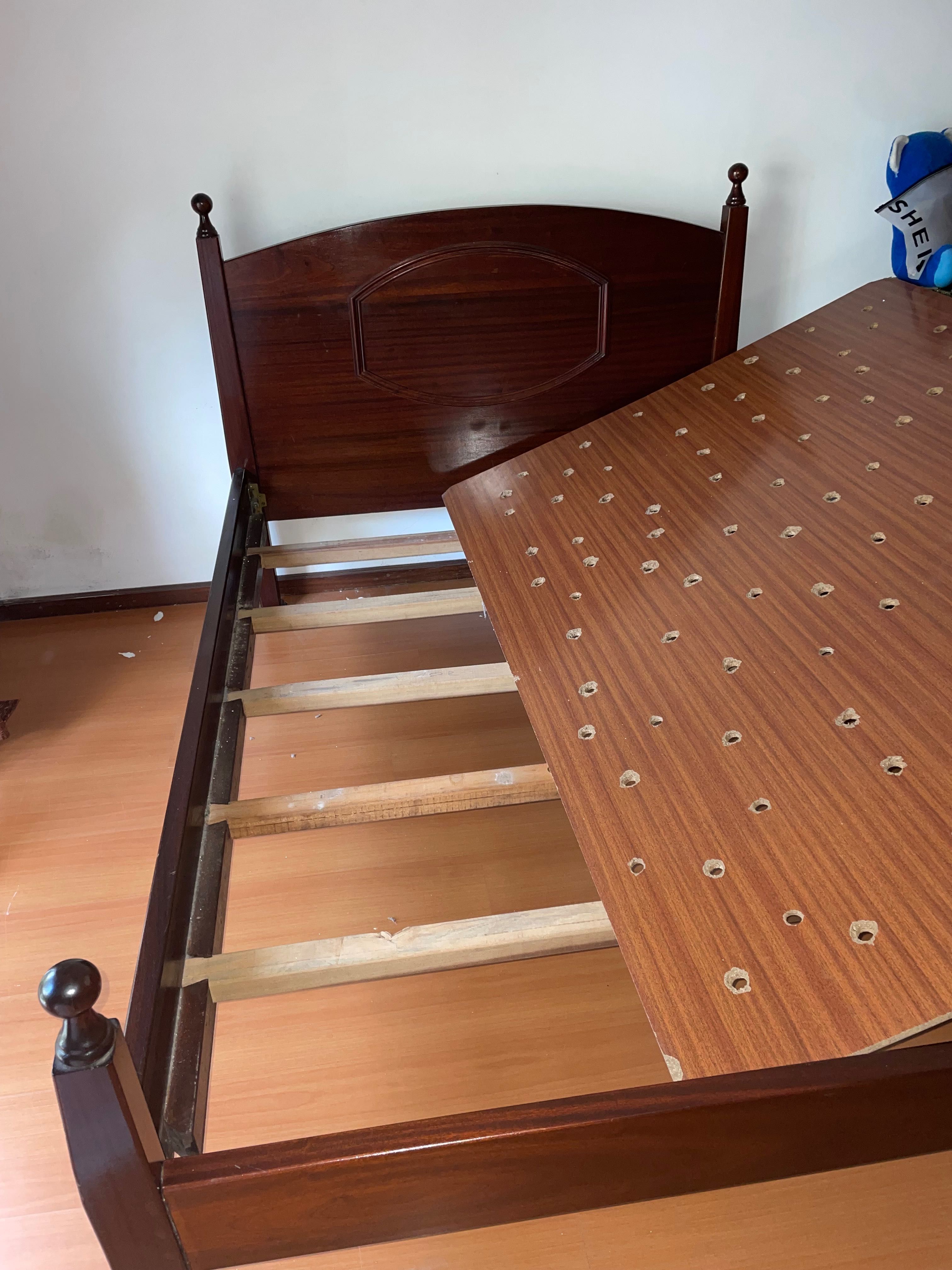 Cama feita em madeira + colchão