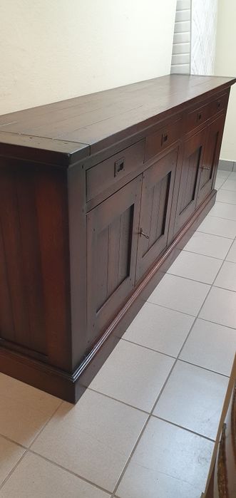 Dębowa komoda w kolorze ciemnego brązu