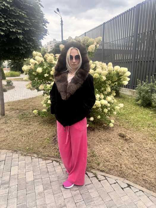 Продам норковую шубу с капюшоном из соболя