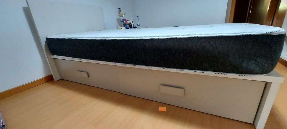 Cama solteiro com gavetas