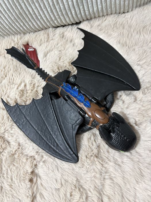 Szczerbatek z filmu "Jak wytresować smoka"