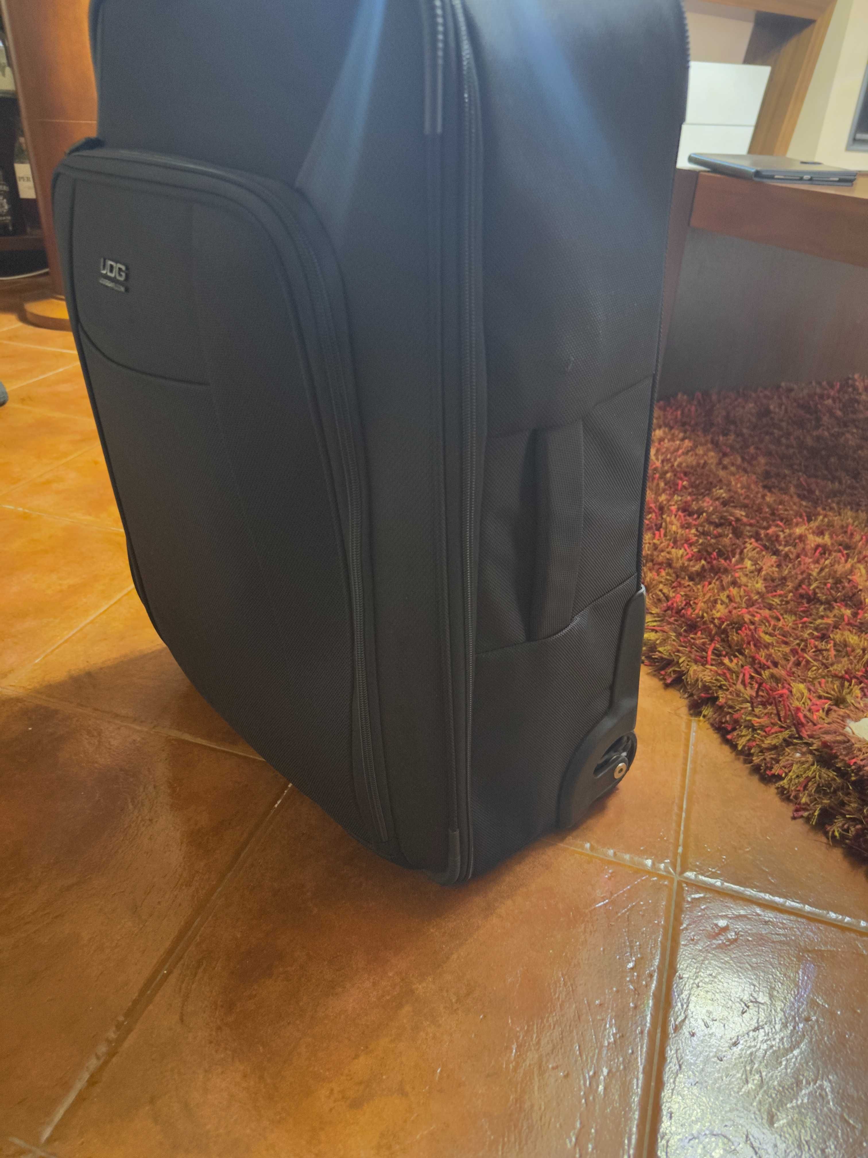 Mala UDG DJ transporte de Controladoras + PC, com estojo para cabos