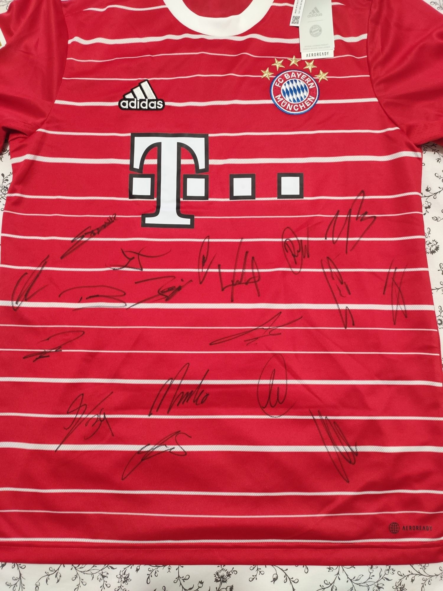 Camisola oficial Bayern Munchen assinada por jogadores