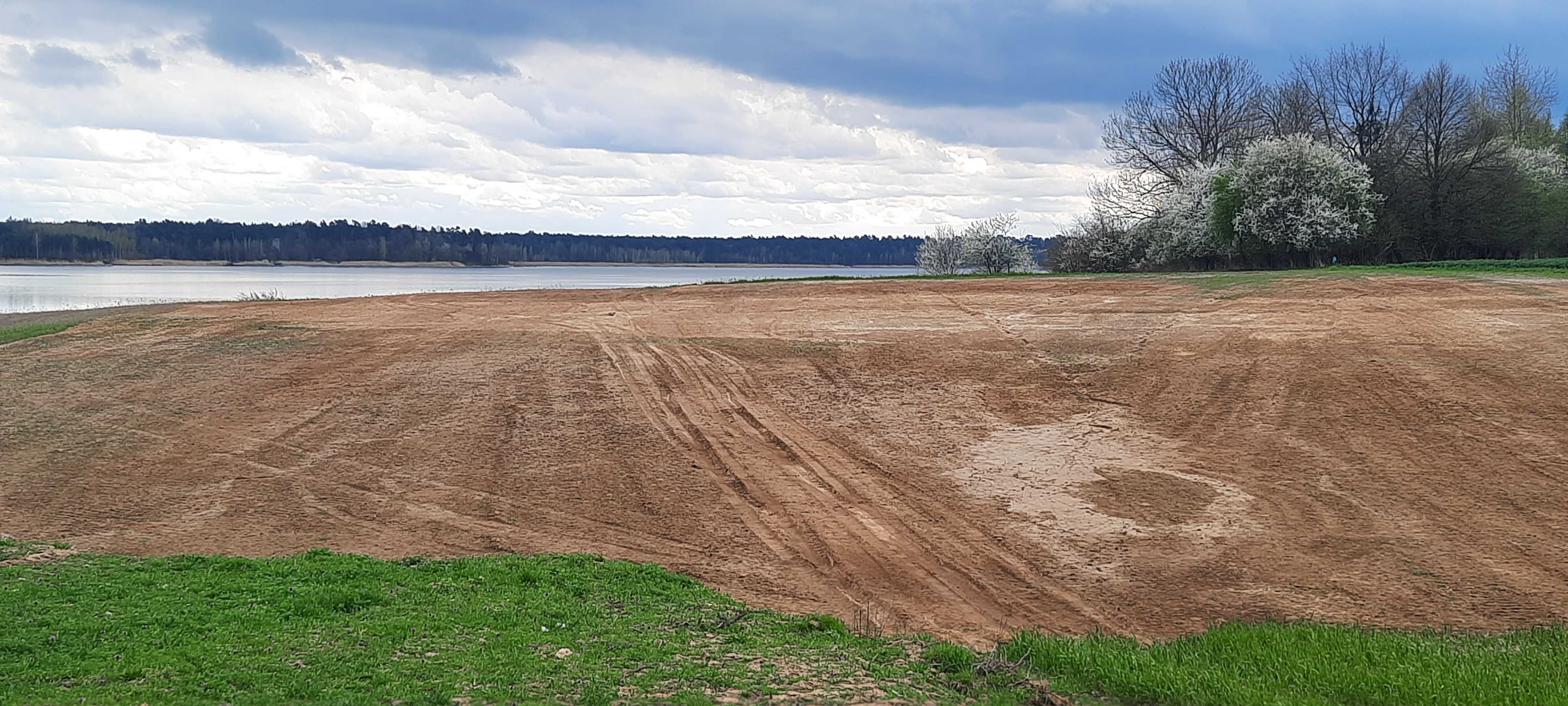 Sprzedam piękną 1 ha działkę bezpośredni przy zalewie w Nieliszu