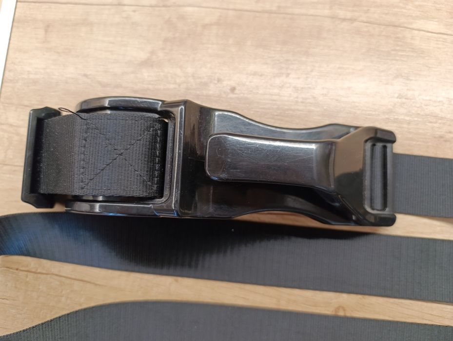 Pas ciążowy do samochodu