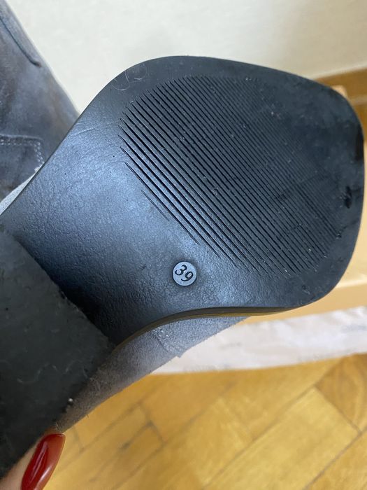 Козаки замшеві сірі Estro