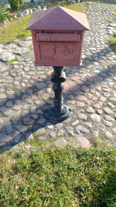 żeliwna skrzynka na listy