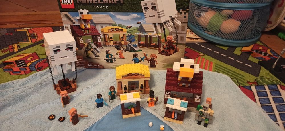 Klocki lego minecraft movie, 21273, atak balonowego ghasta na wioskę