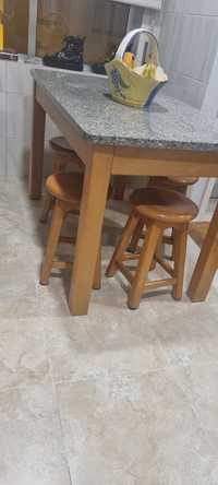 Mesa em faia com pedra marmore