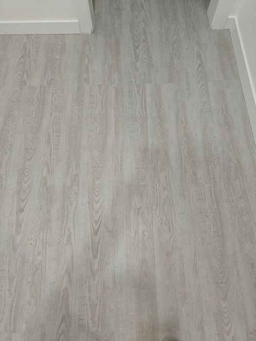 Pavimento laminado AC5 7 mm cinza claro