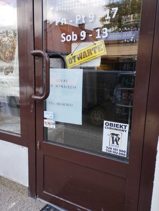Do wynajęcia lokal handlowo-usługowy w rynku w  Krzeszowicach
