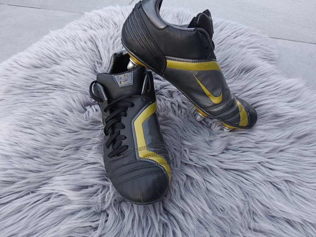 Korki czarno-złote Nike total 90 shift rozm. 41