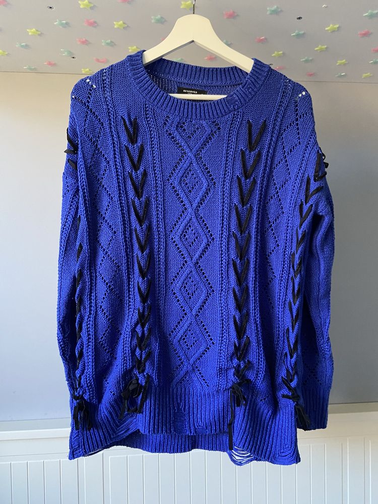 chabrowy sweter z wiązaniami, granatowy sweter oversize