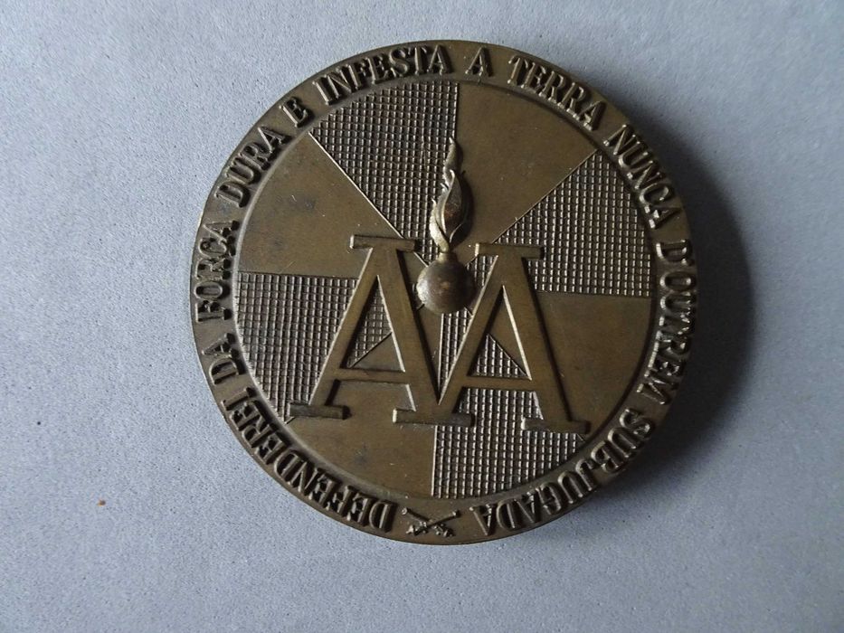 Medalha – Defenderei da força dura e infesta a terra nunca D’outrem