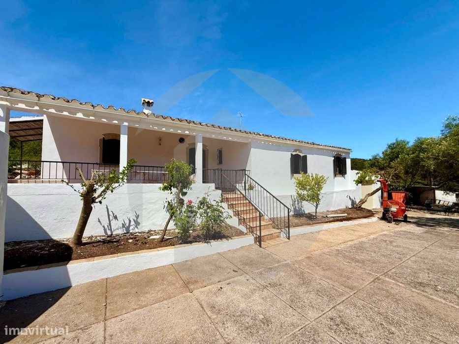 Moradia Tradicional Algarvia com 3 Quartos em Querença