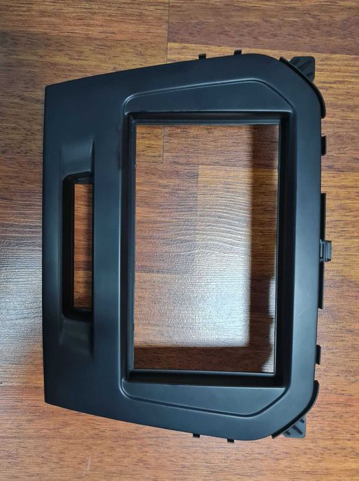 Продам рамку под 2 din для Suzuki Vitara Carav 11-588