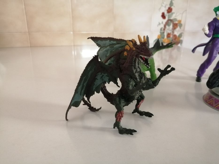 Bonecos e figuras vários