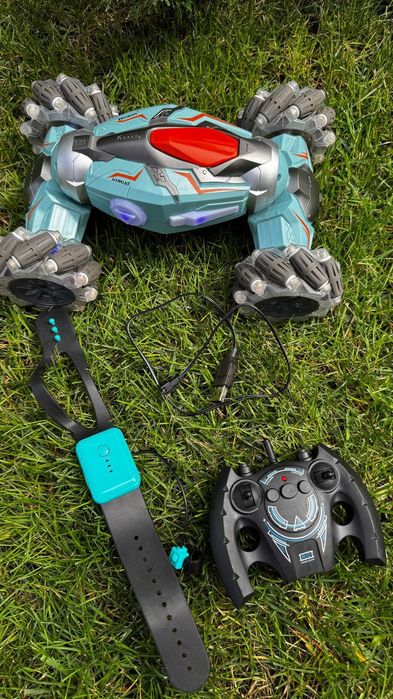 Машинка на радиоуправлении 4х4