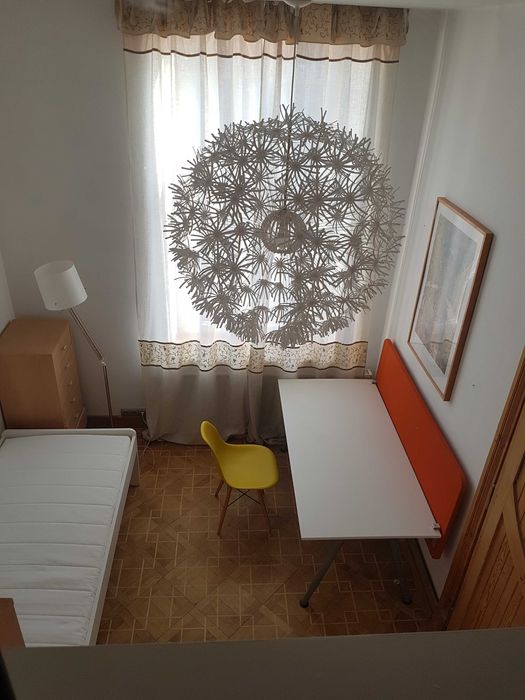 pokój w pięknym secesyjnym mieszkaniu