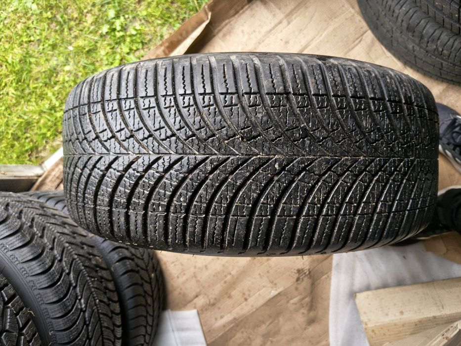 Komplet opon zimowych GoodYear 215/55 R16 97V