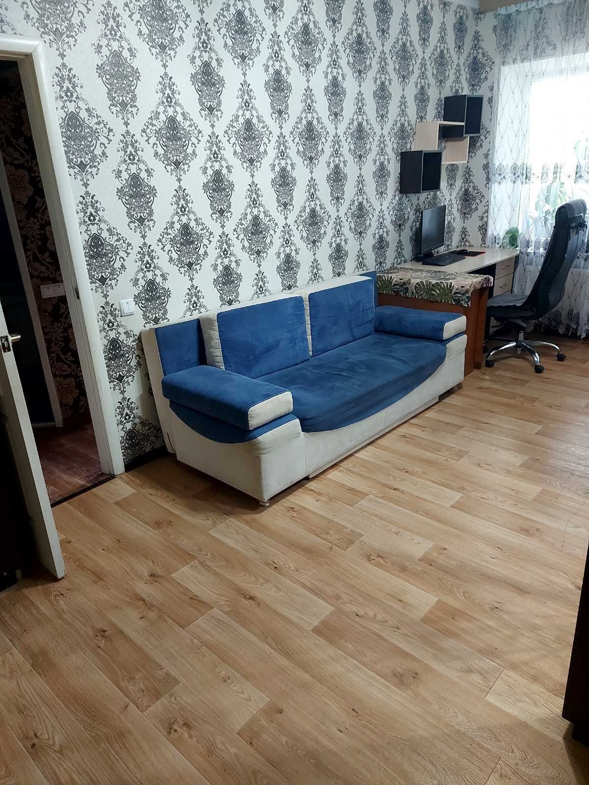 Продам об'єднані 2 квартири (70м²), 2 балкони + гараж