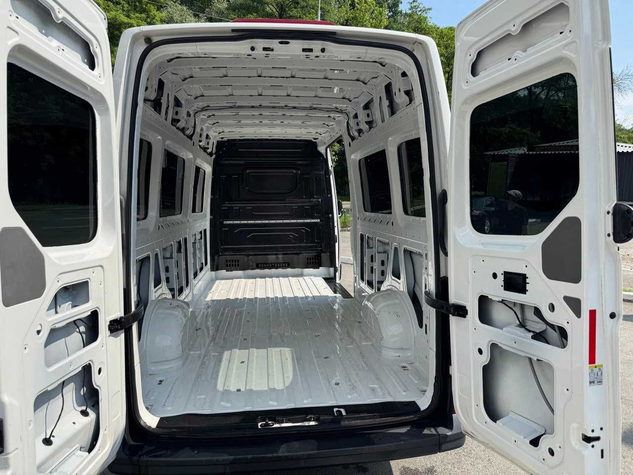 WOLKSVAGEN Crafter 2017 в отличном состоянии, пасажир без салона