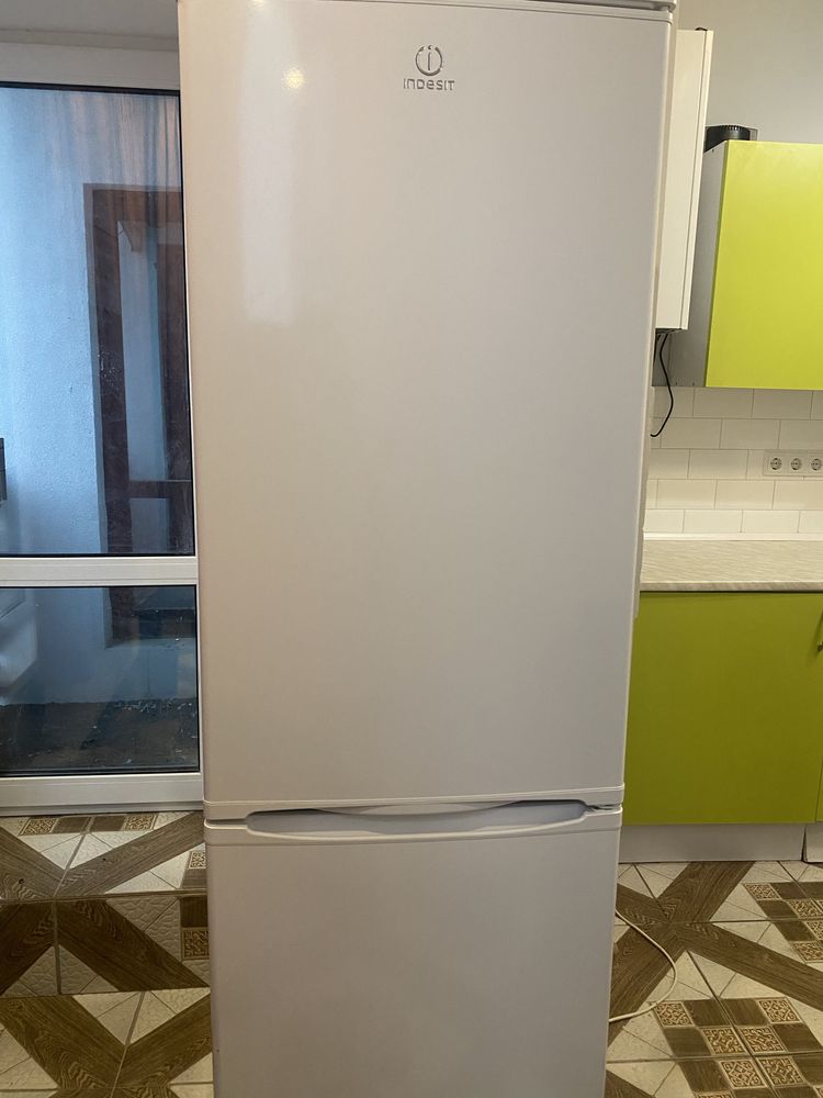 Холодильник Indesit IBS 18 AA (UA)