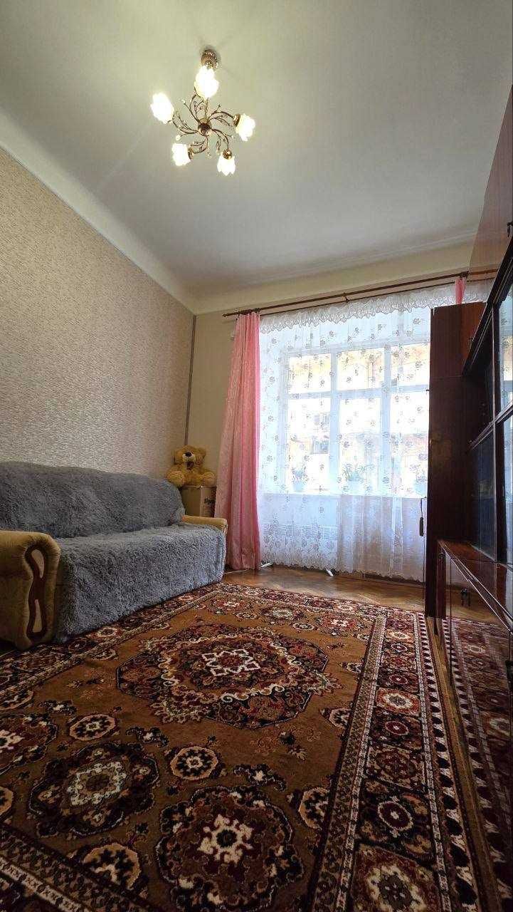 Продаж 2 кімнати вул. Листопадового Чину 74 м2 Центр Вигляд на Парк