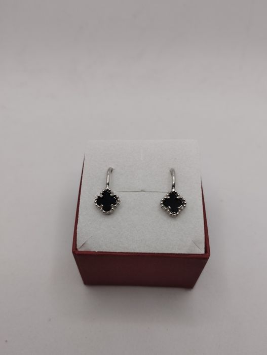 Srebrne kolczyki, koniczynki z czarnym kamieniem, próba 925