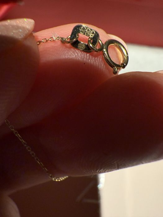 Naszyjnik złoty- celebrytka- krzyżyk, czarne koraliki