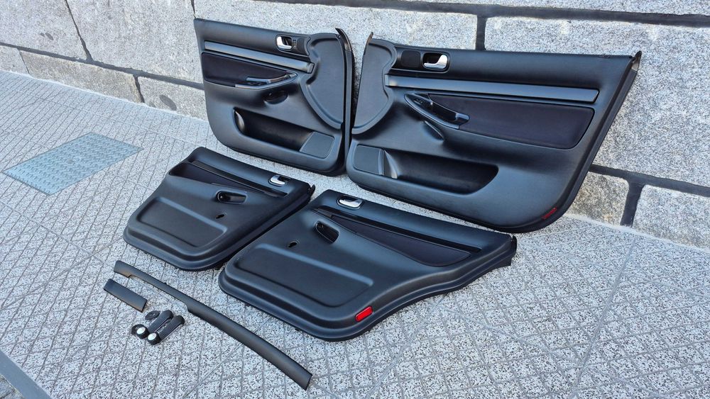 AUDI A4 B5(8D)-Quartelas Portas PRETAS ESTOFADAS NOVO-EXCELENTE ESTADO
