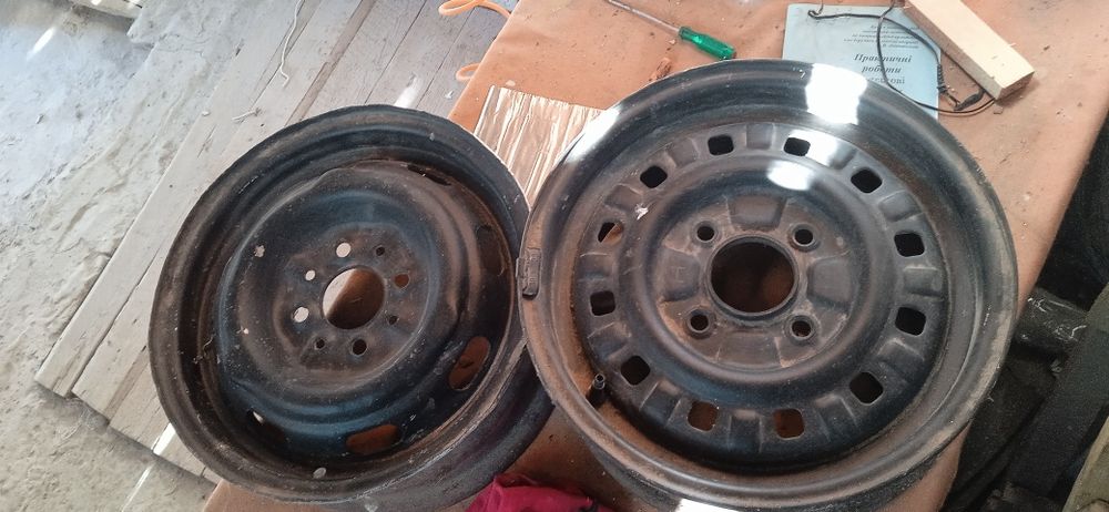 Продам два диски 14 ваз і форд