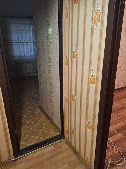 Продам Двокімнатну Квартиру з Колонкою