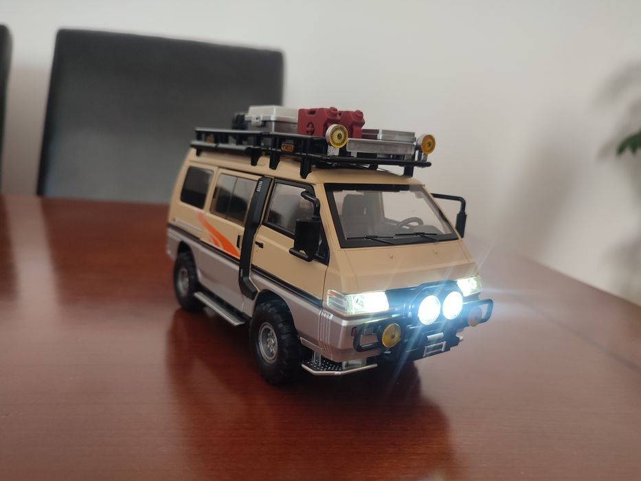 Mitsubishi L300 Delica model 1:24 piękny rallyart Evo 4wd