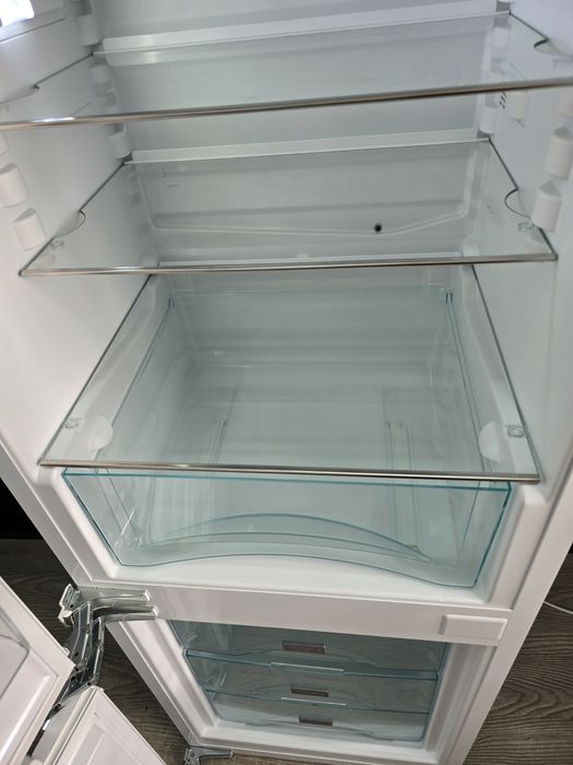 Вбудований холодильник Miele®️ Kfn37232  NoFrost DunaCool Led