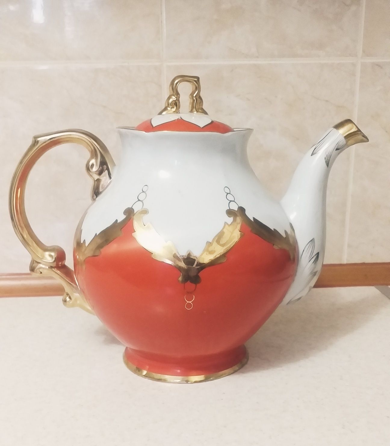 Продам чайник подарочный (СССР), новый, фаянс