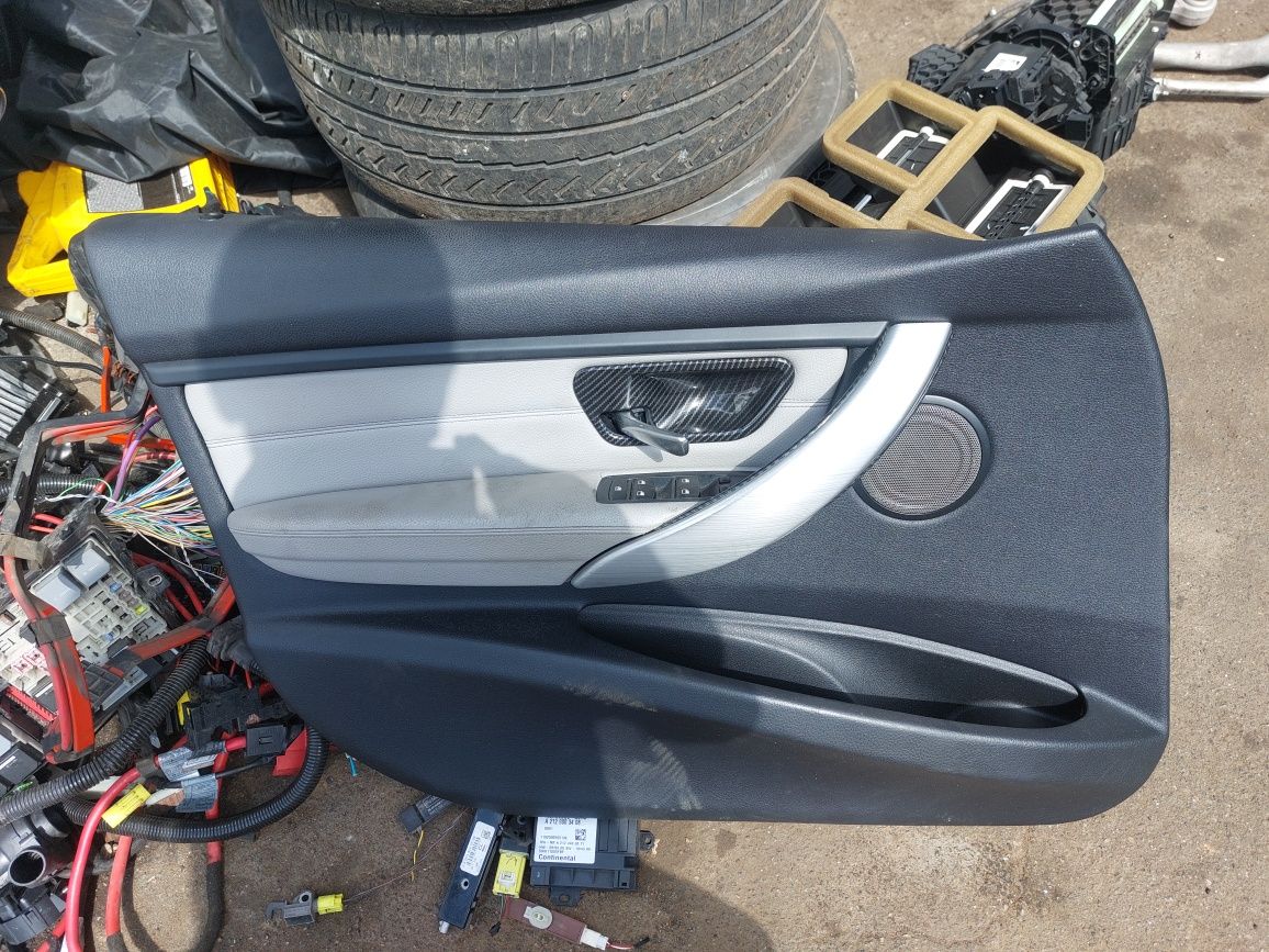 Салон на BMW 3 F30 комплектація на фото