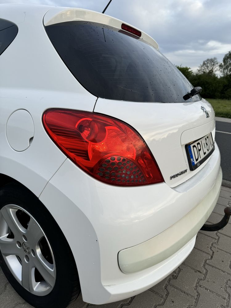 Peugeot 207 1.6 diesel NAVI 2008 biały PIERWSZY WŁAŚCICIEL PL  peugot