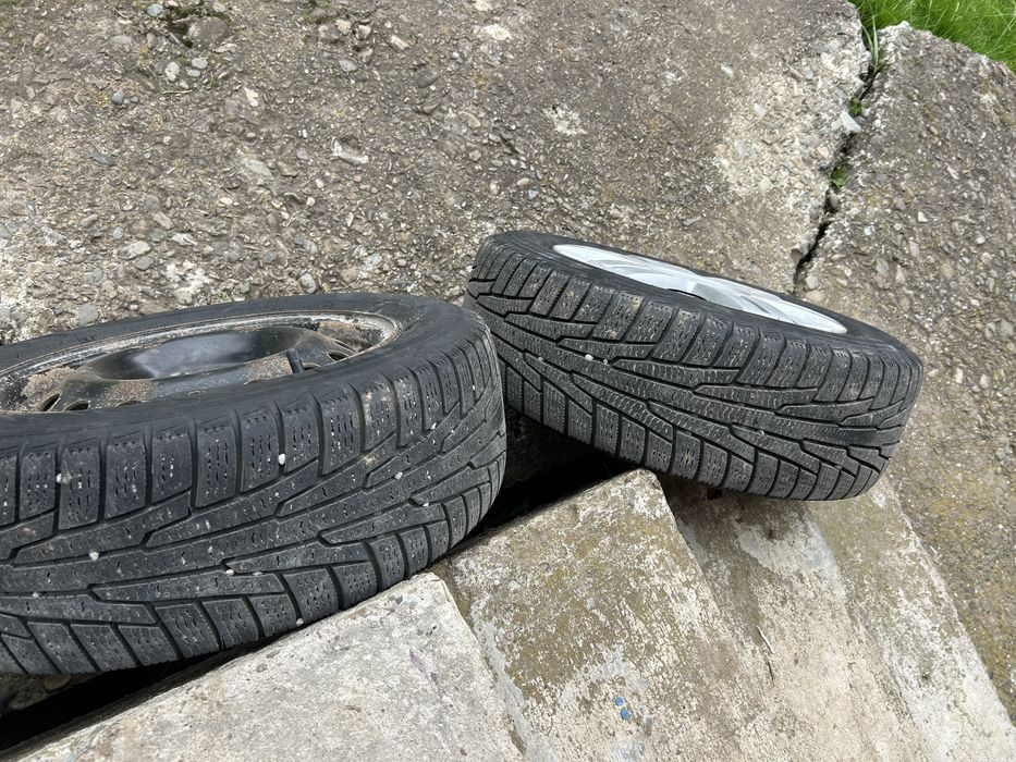 Продам комплек зимових шин Nokian Nordman rs-2 185/65 r14 на дисках.